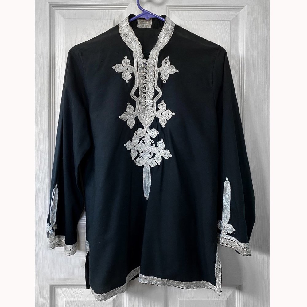 “V.I. Ties & Gift Shop-St Thomas, Virgin Islands long sleeved top